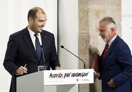 El ministro de Política Territorial y Memoria Democrática, Ángel Víctor Torres, y el conseller de Presidencia, Albert Dalmau