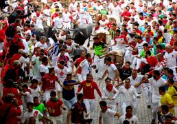 El octavo encierro de San Fermín, en imágenes