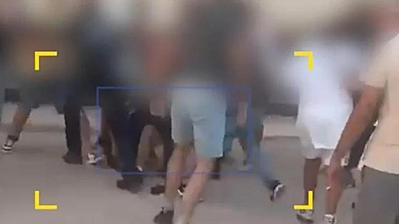 Apalean a un joven de 16 años: «Rompieron botellas de cristal para clavárselas»
