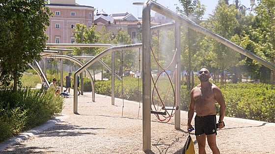 España entra en plena canícula con alertas por calor en 34 provincias y máximas de 42ºC