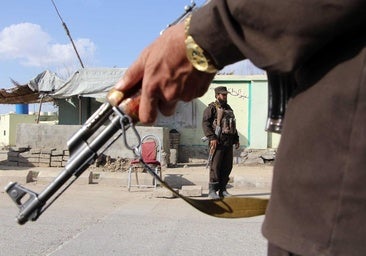 Vigilados, perseguidos, condenados: así viven los soldados afganos traicionados por Londres