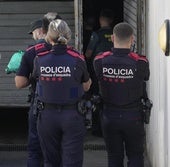 C.L.P., el líder del movimiento supremacista xenófobo 'Deport Them Now UE', a su llegada este mediodía al juzgado de guardia de Mataró