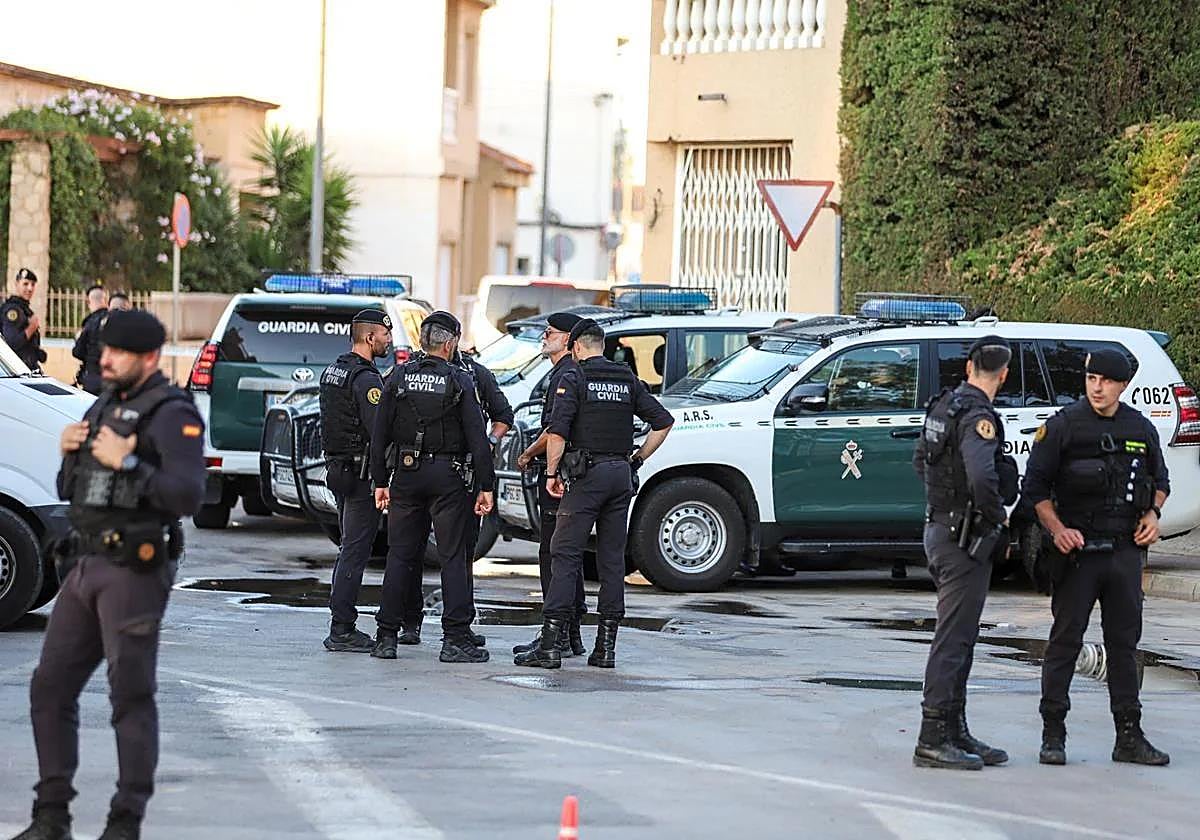 Agentes de la Guardia Civil, en las calles de Torre Pacheco, este miércoles