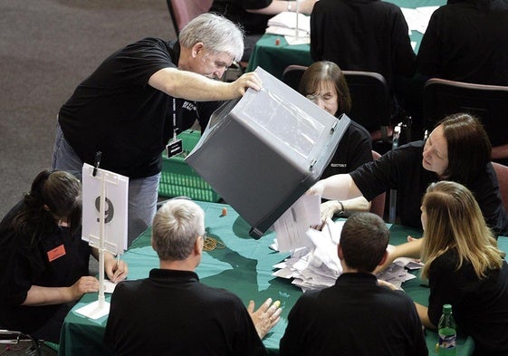 Los laboristas británicos rebajarán la edad mínima para votar a los 16 años
