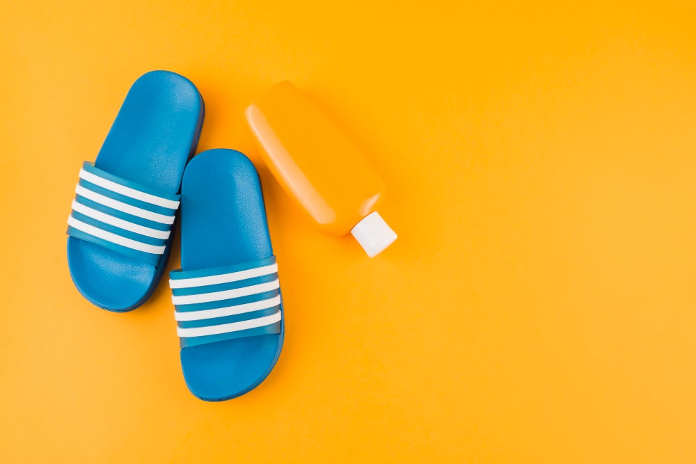 Hazte con las chanclas unisex Adidas Adilette Comfort Slides a mitad de precio