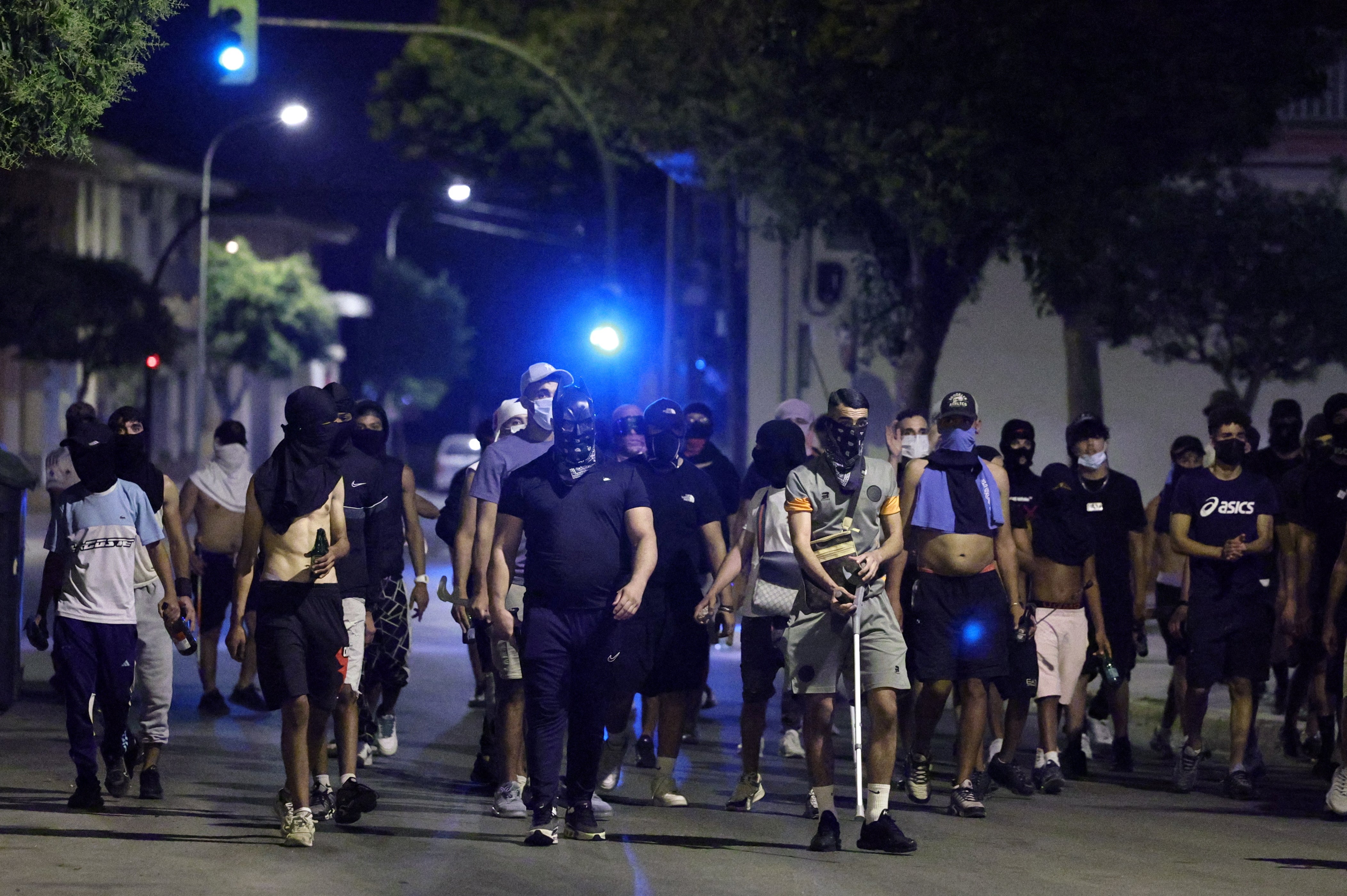 Imagen principal - Noches de altercados en las calles de Torre Pacheco