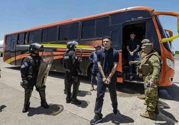 Los venezolanos expulsados de EE UU denuncian «torturas y hambre» en la cárcel