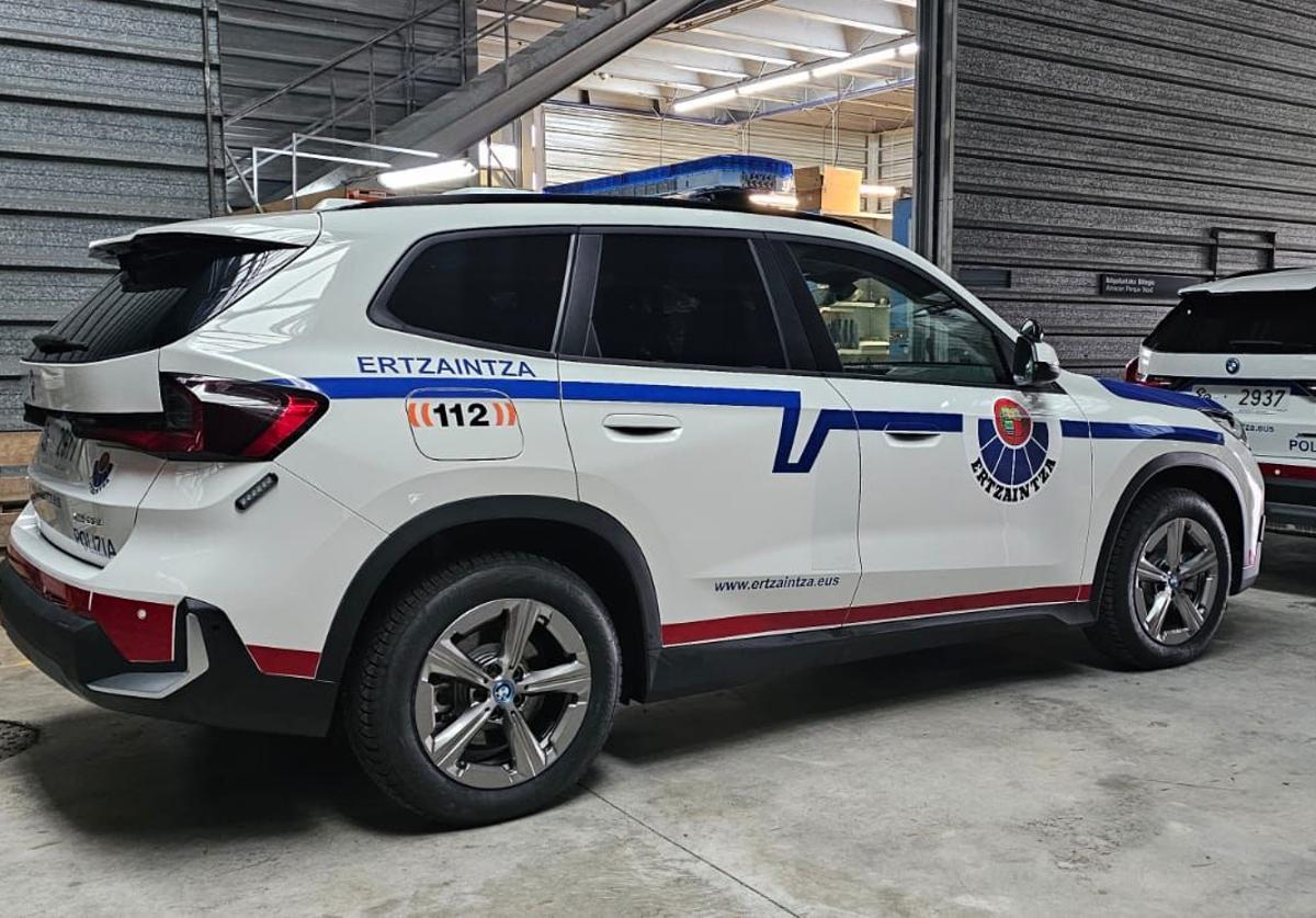 Coches patrulla de la Ertzaintza.