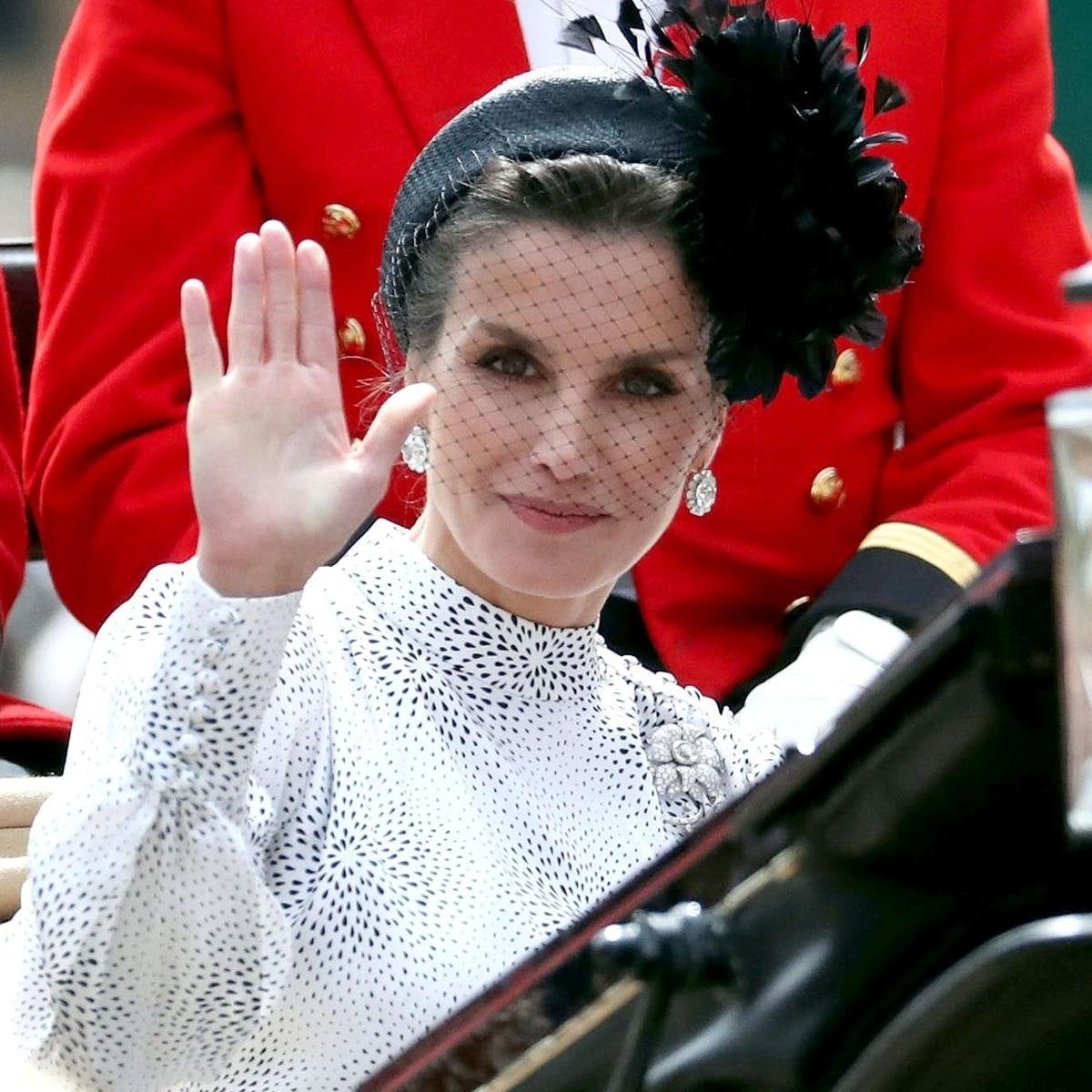 El día que la reina Letizia eclipsó a Kate Middleton y a todas las royals inglesas: marca andaluza y joyas de pasar