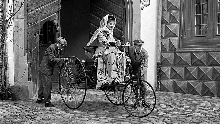 El Museo de Historia de la Automoción de Salamanca inaugura la exposición «Mercedes. La estrella»