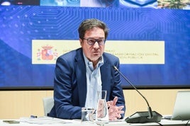 Óscar López.