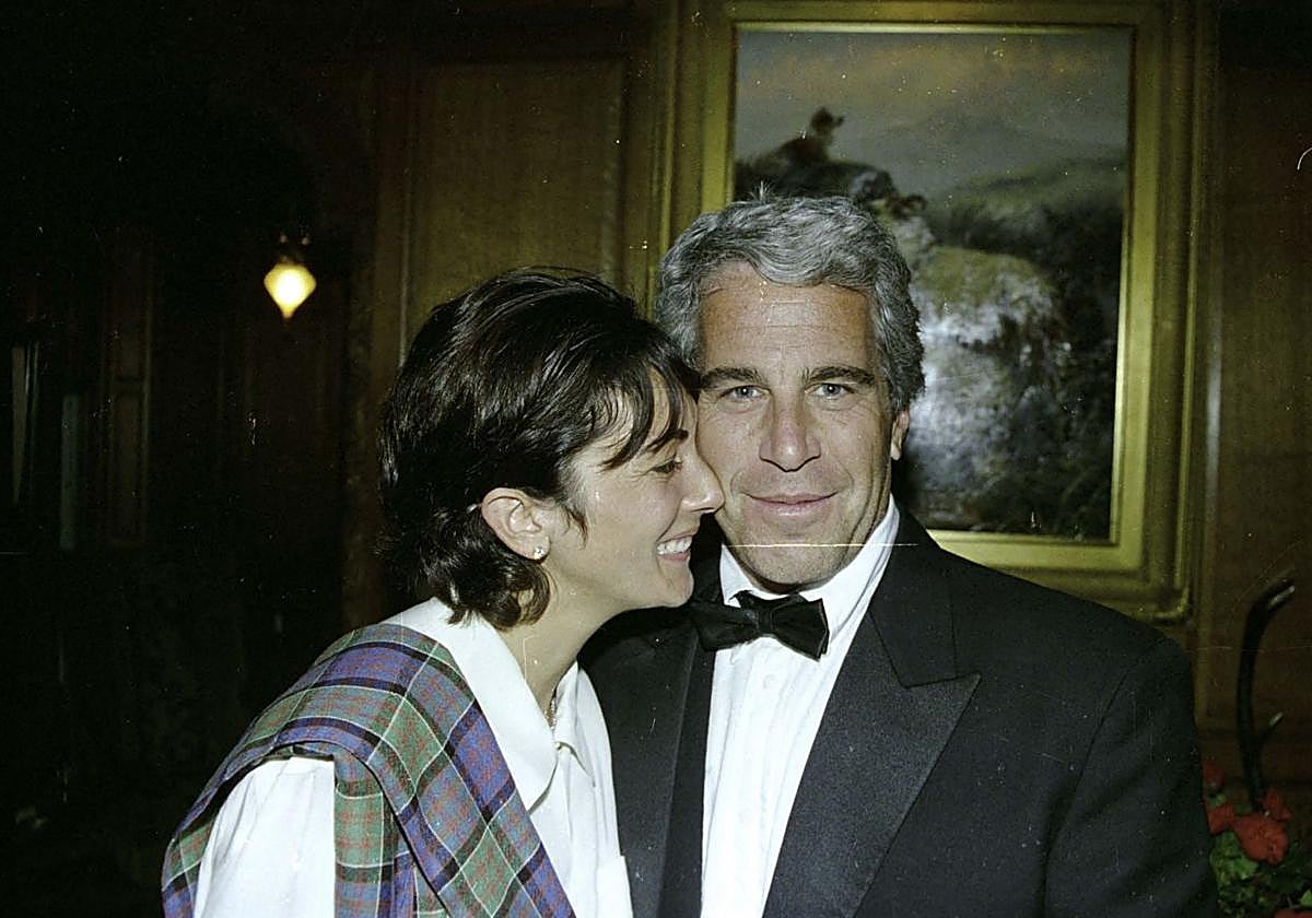 Ghislaine Maxwell junto a Jeffrey Epstein.