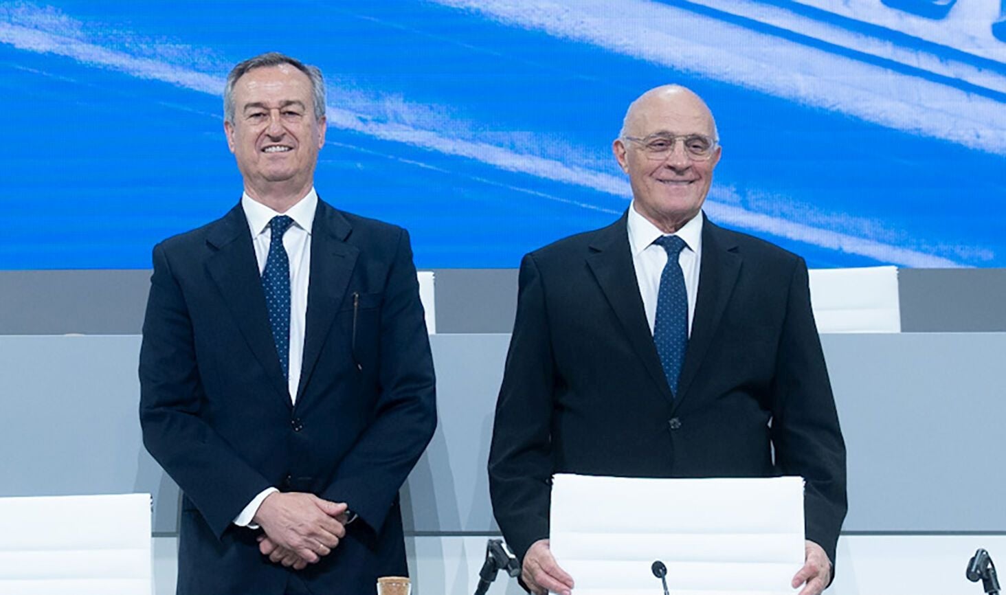 La CNMV pide aclaraciones al Sabadell por la venta de su banco británico en plena opa