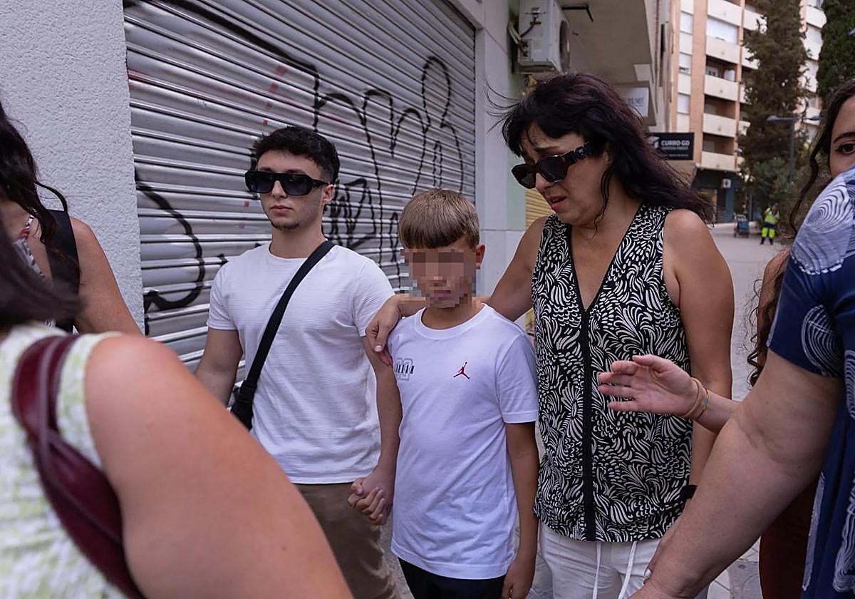 Juana Rivas, junto a sus dos hijos en una imagen del pasado martes