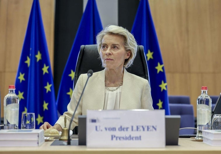 Von der Leyen traslada a Xi Jinping la necesidad de «reequilibrar» la relación comercial entre la UE y China