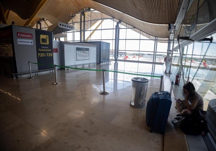 El Ayuntamiento cree «cruel» la prohibición de pernoctar en la T4