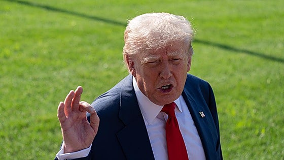 Trump pone rumbo a Escocia para jugar al golf y celebrar reuniones bilaterales
