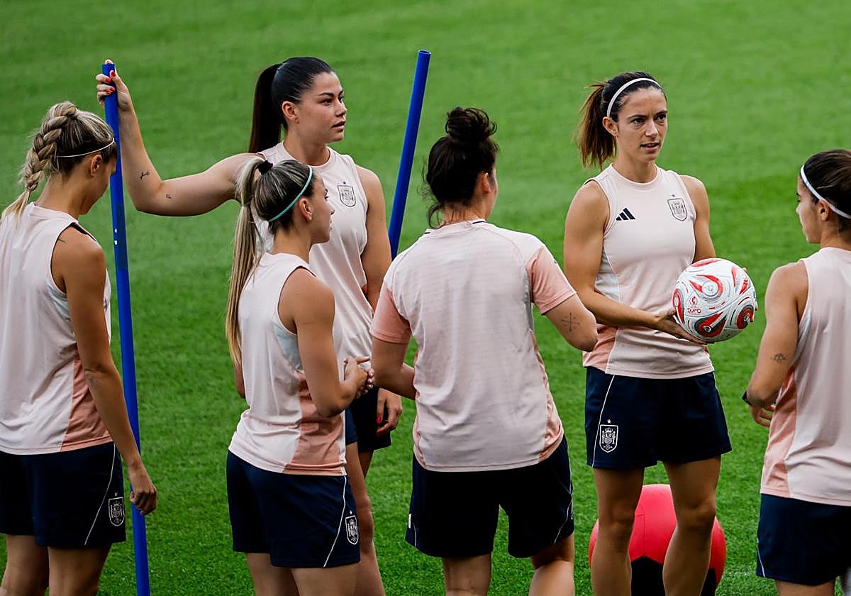 Las futbolistas de la selección española, durante un entrenamiento en tierras helvéticas.