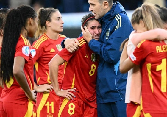 Las jugadoras españolas, desconsoladas tras caer en la final de la Eurocopa.
