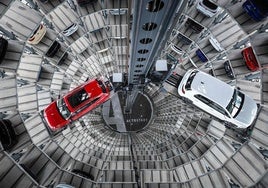Vista interna de la fábrica de Volkswagen en Wolfsburg