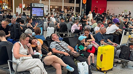 'Hackers' ucranianos atacan a la aerolínea rusa Aeroflot y siembran el caos en los aeropuertos