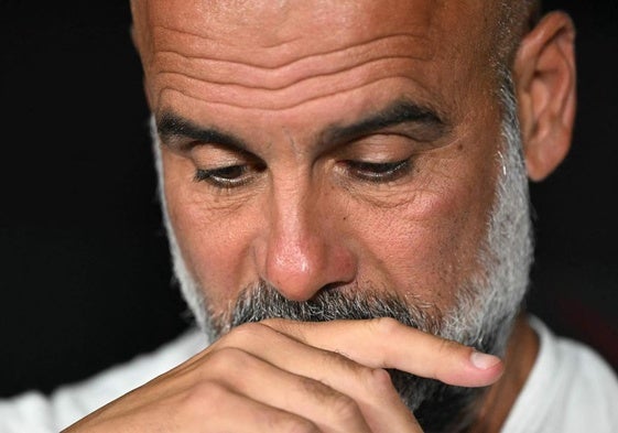 Pep Guardiola, pensativo.