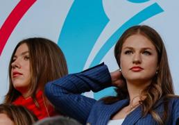 La foto más polémica de las hijas de Letizia en la final de la Eurocopa: ¿por qué se esconde la infanta Sofía?