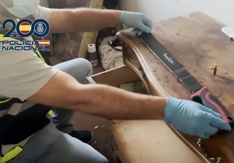 Machete encontrado en uno de los domicilios registrados.
