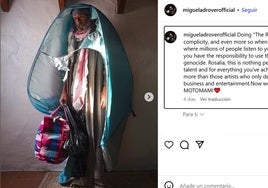 El diseñador Miguel Adrover rechaza vestir a Rosalía