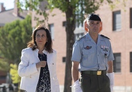 Robles asiste al homenaje a los caídos en honor de los caballeros legionarios paracaidistas fallecidos