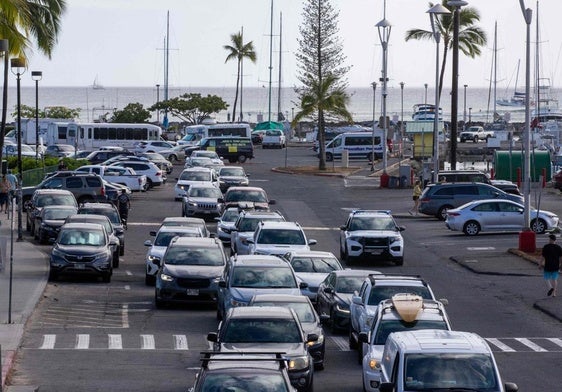 La policía dirige la evacuación en Hawái.