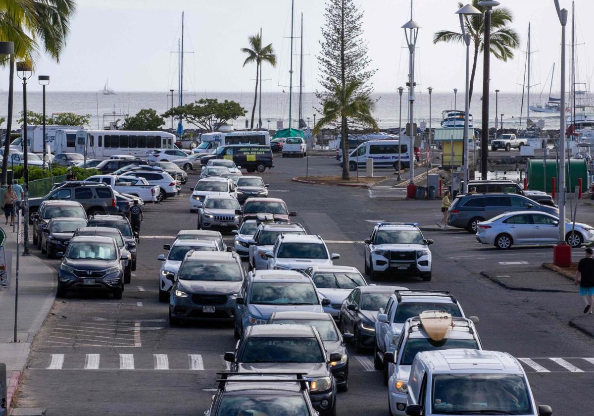 La policía dirige la evacuación en Hawái.