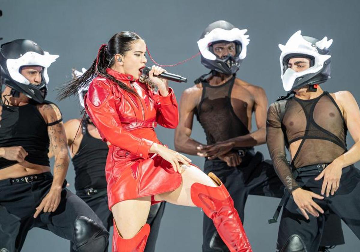 Rosalía, durante una actuación.