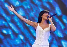 Aitana canta en el concierto de este jueves en el estadio Metropolitano.