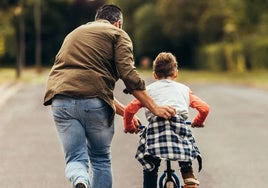 Aprender a montar en bici es una gran actividad de verano.