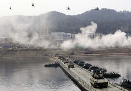 Maniobras del ejército de Corea del Sur, que suministrará tanques a Polonia.