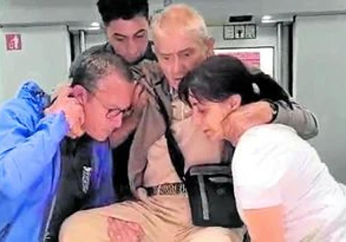 La hija del afectado tuvo que ser asistida por dos pasajeros.