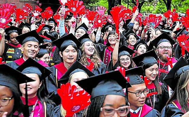 Graduados en la Universidad de Harvard, en el punto de mira de Trump.
