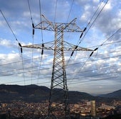 Las eléctricas, en pie de guerra para evitar soportar una de las retribuciones en redes más bajas de Europa