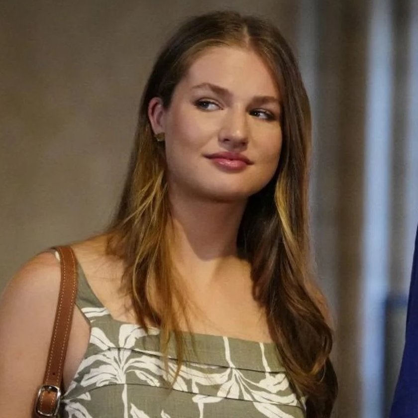 Leonor estrena un vestido rebajado de El Corte Inglés para la exposición de Miró en Palma: cuesta 20 euros y es perfecto para el verano