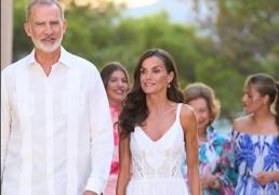 Lo que no se vio de la recepción en Marivent: Letizia sucumbe a la presión, Leonor maravilla y la reina Sofía reaparece, más delgada