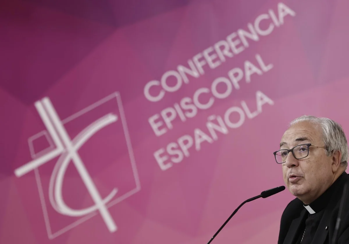 El portavoz de la Conferencia Episcopal Española, César García Magán, en una comparecencia ante los medios de comunicación