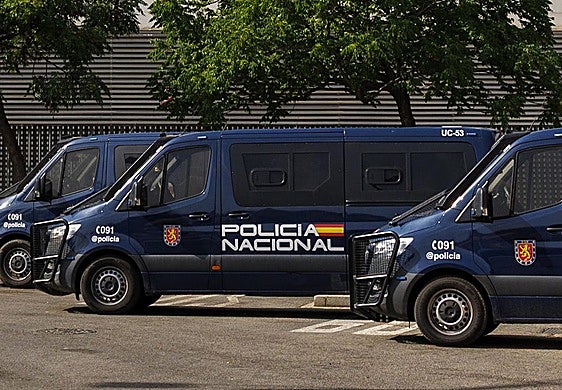 Imagen de archivo, camiones de la Policía Nacional.