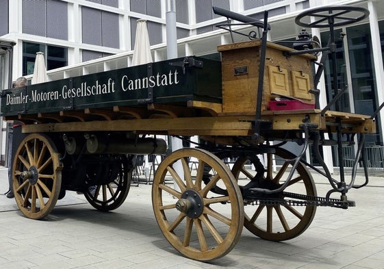 Del sueño de museo a la carretera: la reproducción del primer camión de la historia se somete a una restauración