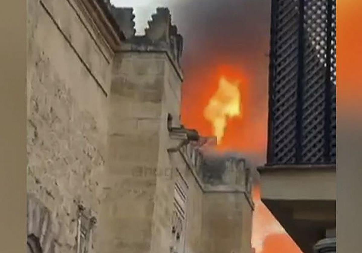 El incendio declarado este viernes en el interior de la Mezquita-Catedral de Córdoba