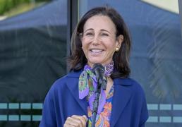 Las vacaciones entre gallinas de Ana Botín: por qué la mujer que mira cara a cara a Amancio Ortega no hace vida de millonaria