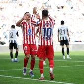 Julián y Baena celebran el tanto frente al Newcastle.