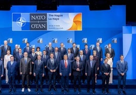 Pedro Sánchez, ligeramente apartado en la última cumbre de la OTAN