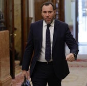 El ministro de Transportes, Óscar Puente, llega al pleno extraordinario celebrado a finales de julio.