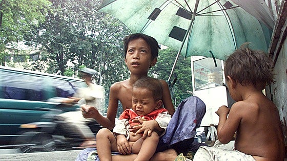Intoxicados 365 niños indonesios por consumir comida gratuita distribuida por el Gobierno